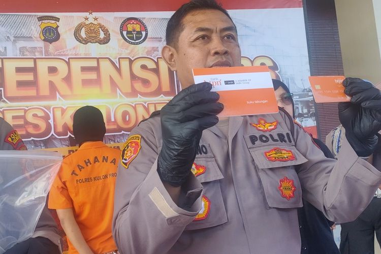 Polisi menangkap seorang pemuda menguras isi ATM milik pensiunan guru asal Kalurahan Bumirejo, Kapanewon Lendah, Kabupaten Kulon Progo, Daerah Istimewa Yogyakarta. Korbannya rugi Rp 74,7 juta.
