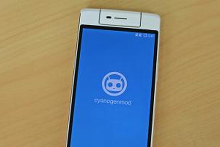 Oppo N3 menjalankan CyanogenMod CM12