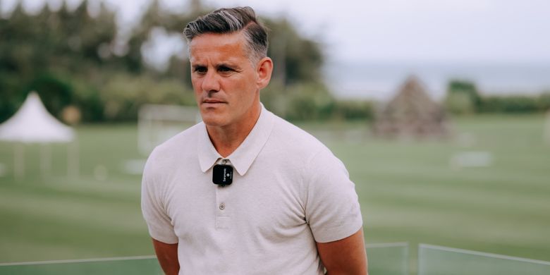 Pelatih timnas Indonesia asal Inggris John Herdman saat mengunjungi Bali United Training Center di kawasan Pantai Purnama Gianyar, Bali, Rabu (28/1/2026) sore.