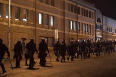 Kepolisian Baltimore Bubarkan Warga Penentang Jam Malam