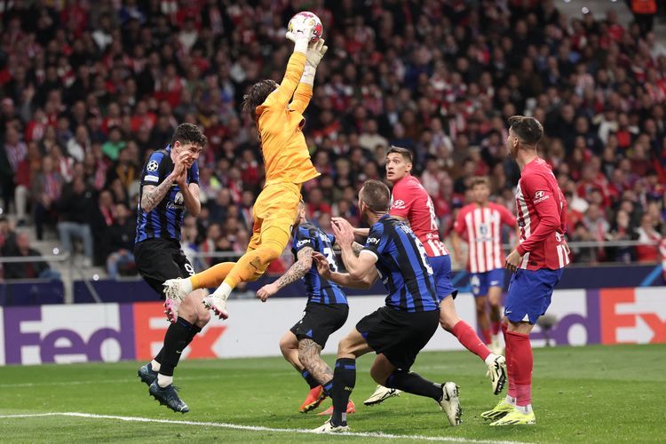 Inter Milan Disingkirkan Atletico, Pergantian Simeone Disorot Milito