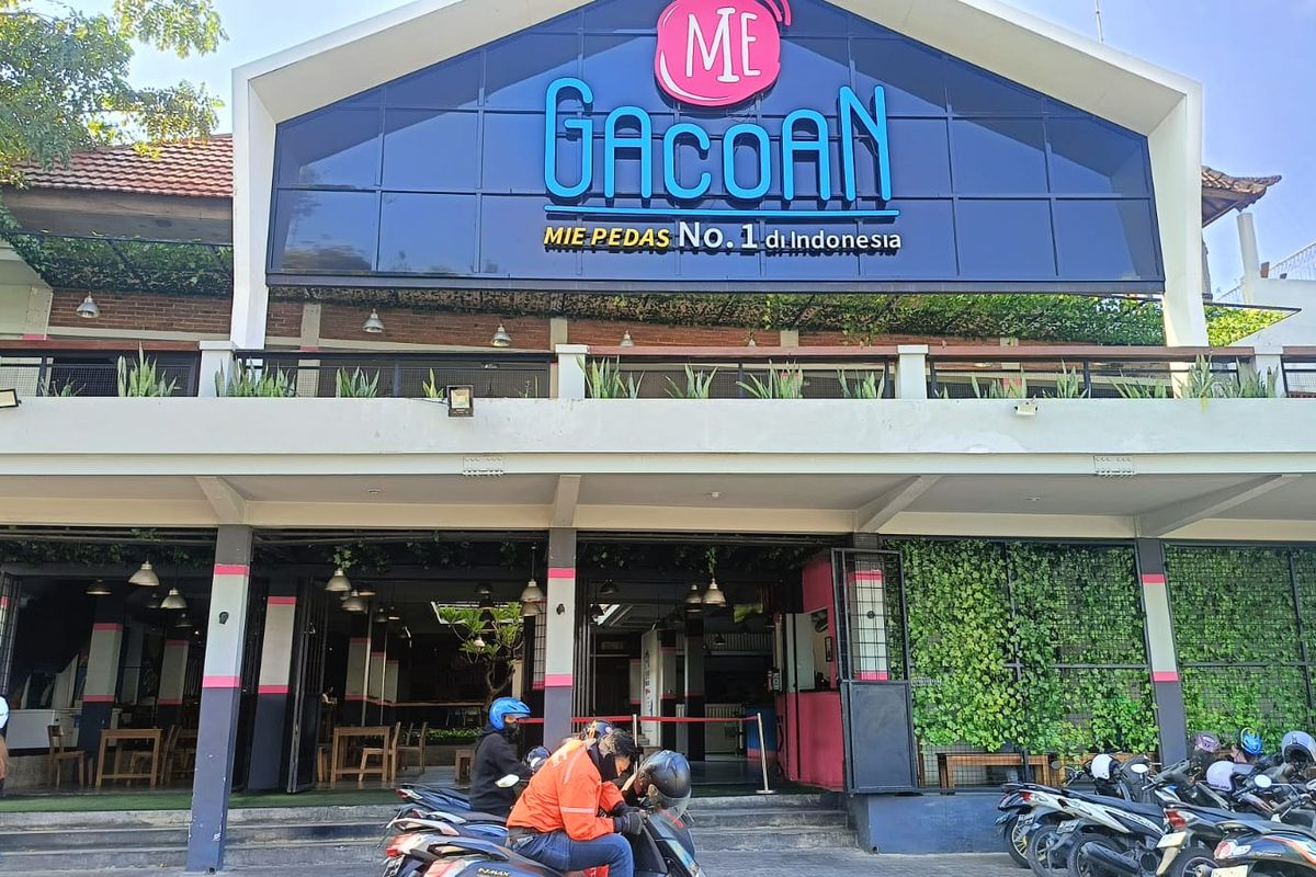 Suasana Mie Gacoan di Jalan Teuku Umar Barat, Kota Denpasar, Bali, Kamis (24/7/2025). 