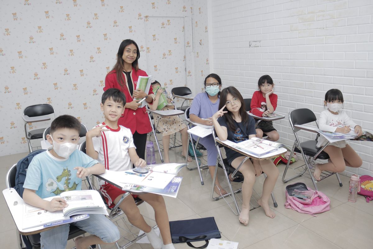 Suasana belajar di  Leadership-English Institute (LEIT).