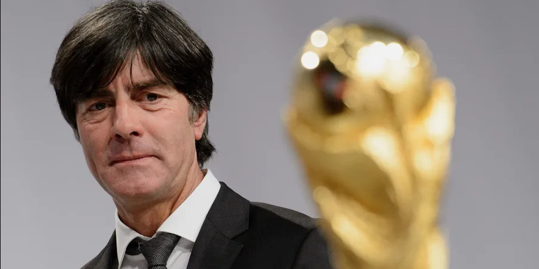 Joachim Loew membawa Tim Nasional Jerman menjuarai Piala Dunia 2014.