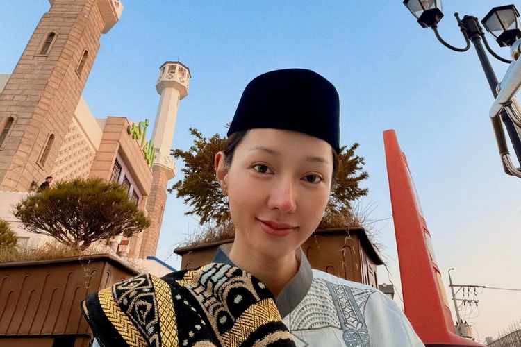 Gaya Lebaran Lucinta Luna Curi Perhatian, Tampil Jadi Muhammad Fatah saat Shalat Id