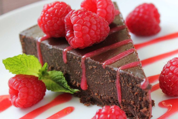 Flourless chocolate cake atau kue cokelat tanpa tepung.