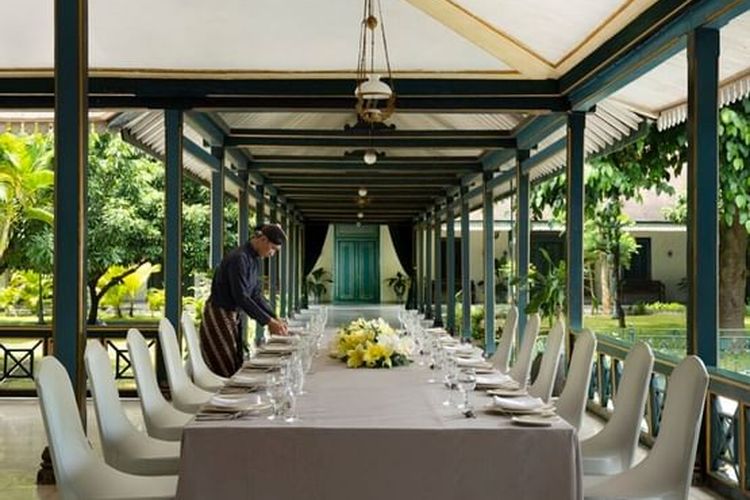 Fasilitas royal dining di Hotel Royal Ambarrukmo Yogyakarta yang merupakan salah satu hotel tertua di Indonesia
