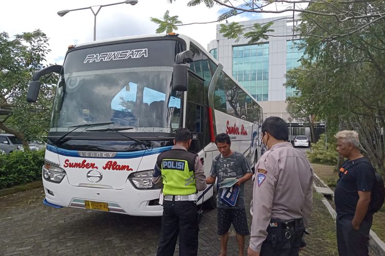 Bus Sumber Alam terlibat kecelakaan hingga mengakibatkan penjual kerupuk keliling meninggal