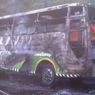Sebuah Bus Terbakar Saat Melaju di Tol Jagorawi