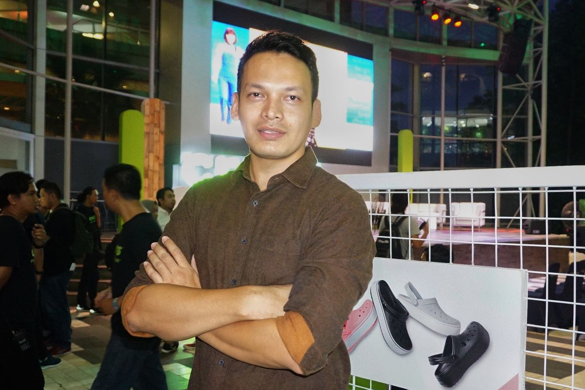 Artis peran Ben Joshua di sela acara peluncuran Crocs Comes as You Are Spring Summer Collection di Gandaria City, Kebayoran Lama, Jakarta Selatan, Jumat (12/4/2019).