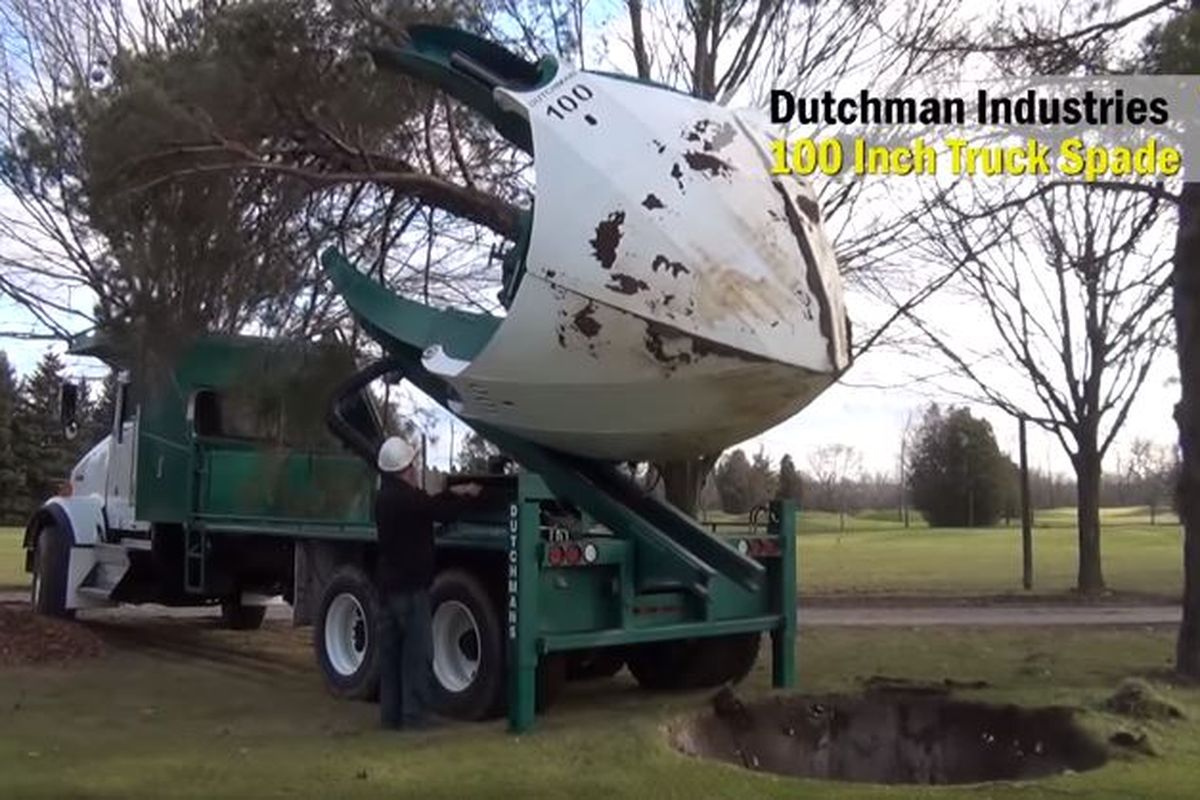 Truk mesin tree spade di Jerman.