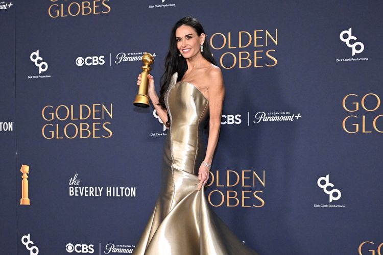 Demi Moore Tampil Lebih Tirus di Milan Fashion Week, Isu Operasi Plastik dan Ozempic Muncul Lagi