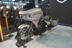 Video Pengendara Motor Kesulitan Tegakkan Harley-Davidson, Ada Tekniknya
