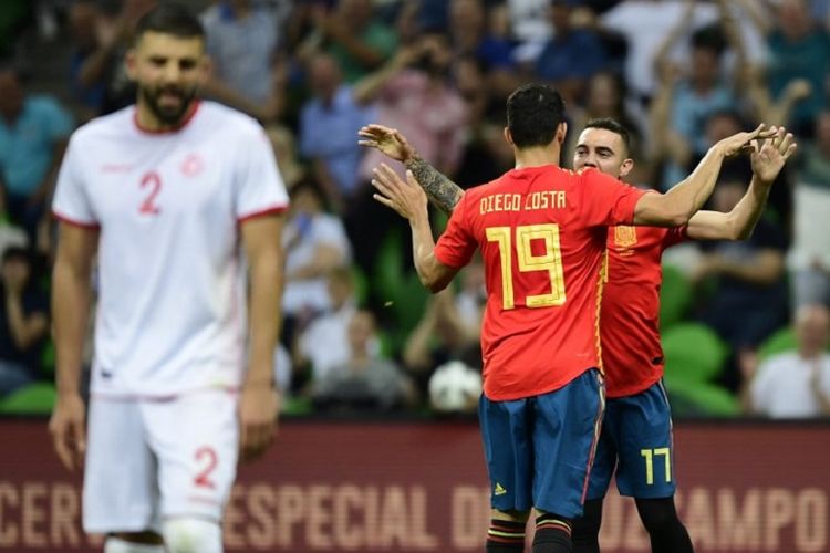 Iago Aspas dan Diego Costa merayakan gol timnas Spanyol ke gawang Tunisia pada laga uji coba di Krasnodar, 9 Juni 2018. 