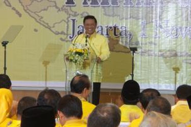 Ketua Umum Partai Golkar versi Munas Ancol Agung Laksono saat menyampaikan kata sambutan di acara silaturahmi nasional di Kantor DPP Golkar, Slipi, Jakarta Barat, Minggu (1/11/2015).