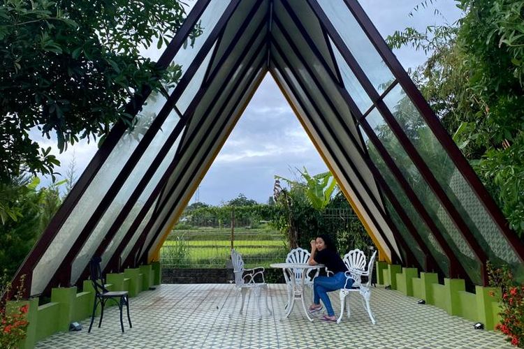 Kopi Njongke, tempat makan dan kumpul dengan view sawah yang asri di Sleman, DIY. 