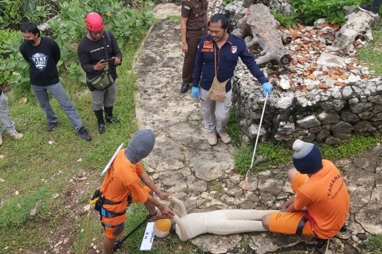 Rekonstruksi pembunuhan wanita hamil di Pantai Kukup, Tanjungsari, Gunungkidul. Senin (21/11/2022)