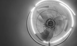 Benarkah Kipas Menghadap Dinding Bikin Ruangan Lebih Sejuk?