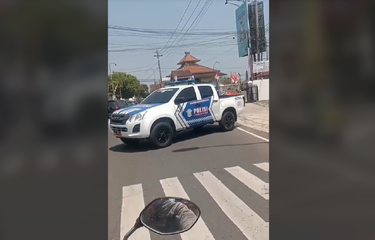 Viral, Video Mobil Polisi Disebut Parkir di Tengah Jalan di Kulon ...