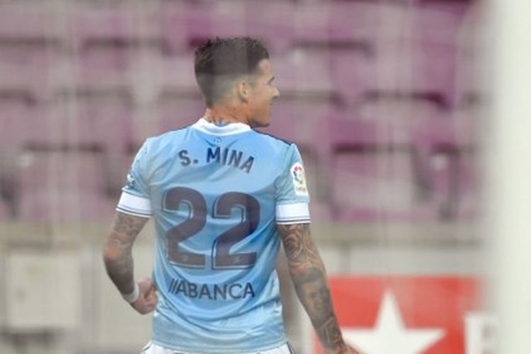 Santi Mina merayakan gol yang ia cetak dalam laga Barcelona vs Celta Vigo pada pertandingan pekan ke-37 La Liga Spanyol 2020-2021 yang digelar di Stadion Camp Nou, Minggu (16/5/2021). (Foto oleh PAU BARRENA/AFP)