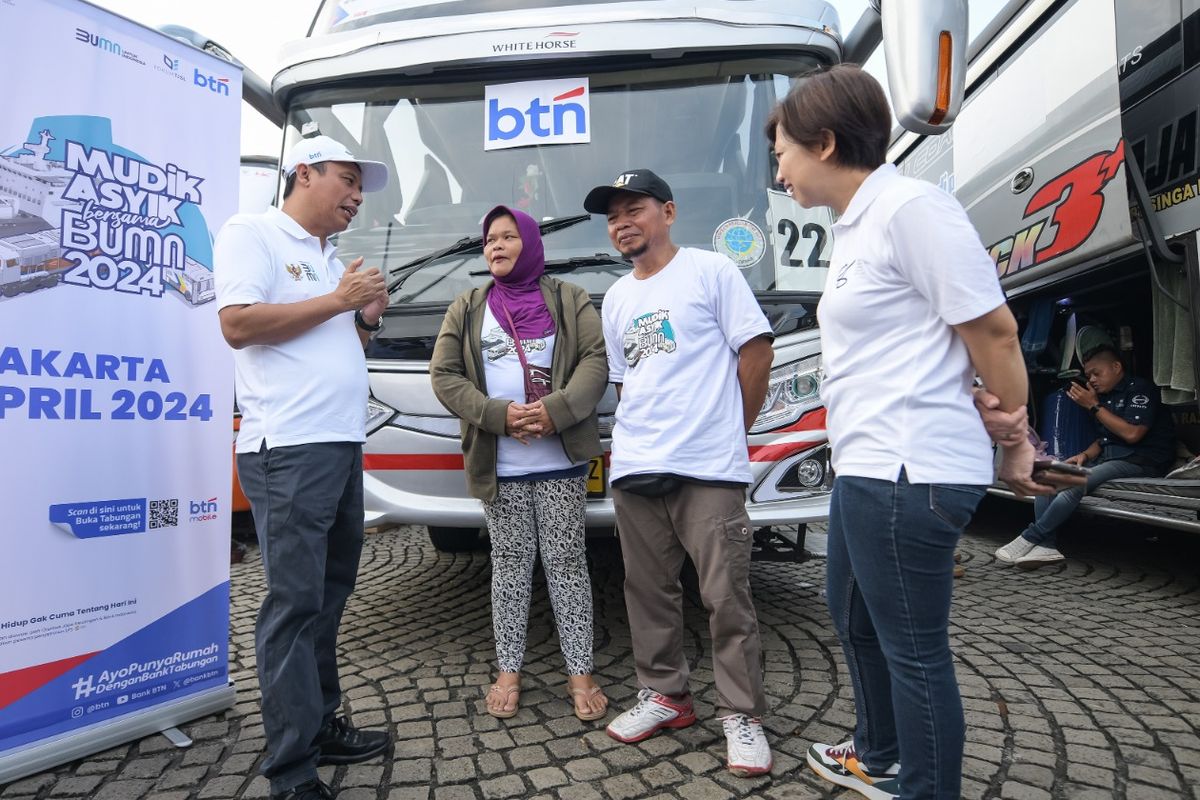 PT Bank Tabungan Negara (Persero) Tbk memberangkatkan sekitar 2.000 peserta mudik gratis ke berbagai daerah dengan menggunakan bus. Pelepasan peserta mudik gratis dilakukan di kawasan Monas, Jakarta, Jumat (5/4/2024). 