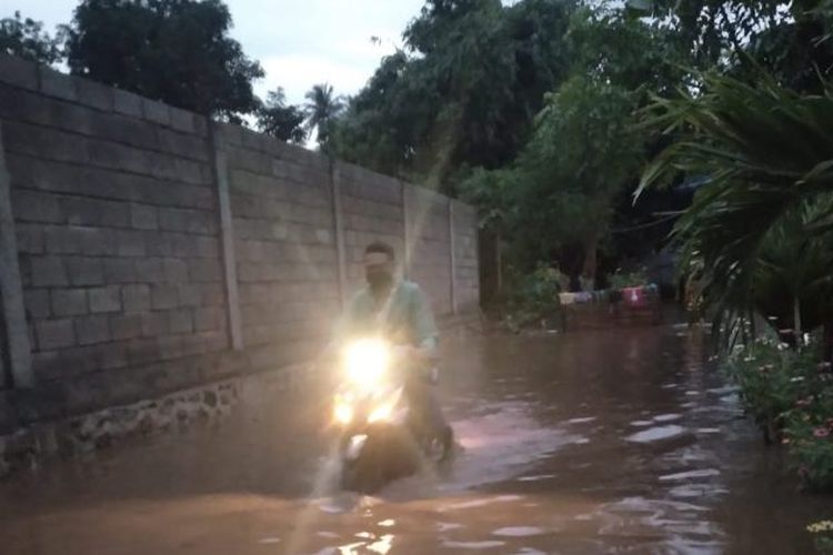 Foto: Genangan air di wilayah Kelurahan Wailiti, Kecamatan Alok Barat, Kabupaten Sikka, NTT yang mengakibatkan banjir dan merendam 40 rumah warga.
