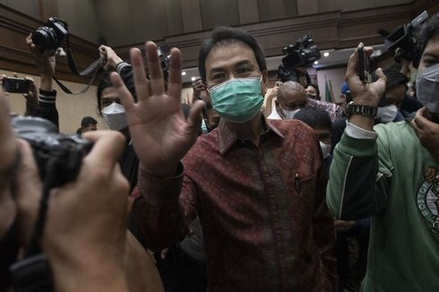 Sidang Perdana Azis Syamsuddin: Didakwa Suap, Diingatkan Tak Dekati Hakim 