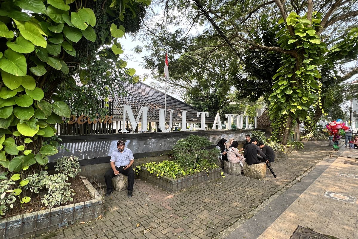 Koleksi di Museum Multatuli.