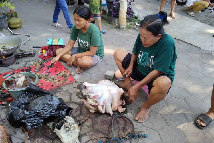 Saat Siti pelaku jasa bengkel Kepala di Kota Semarang, Jateng. Senin (11/7/2022)