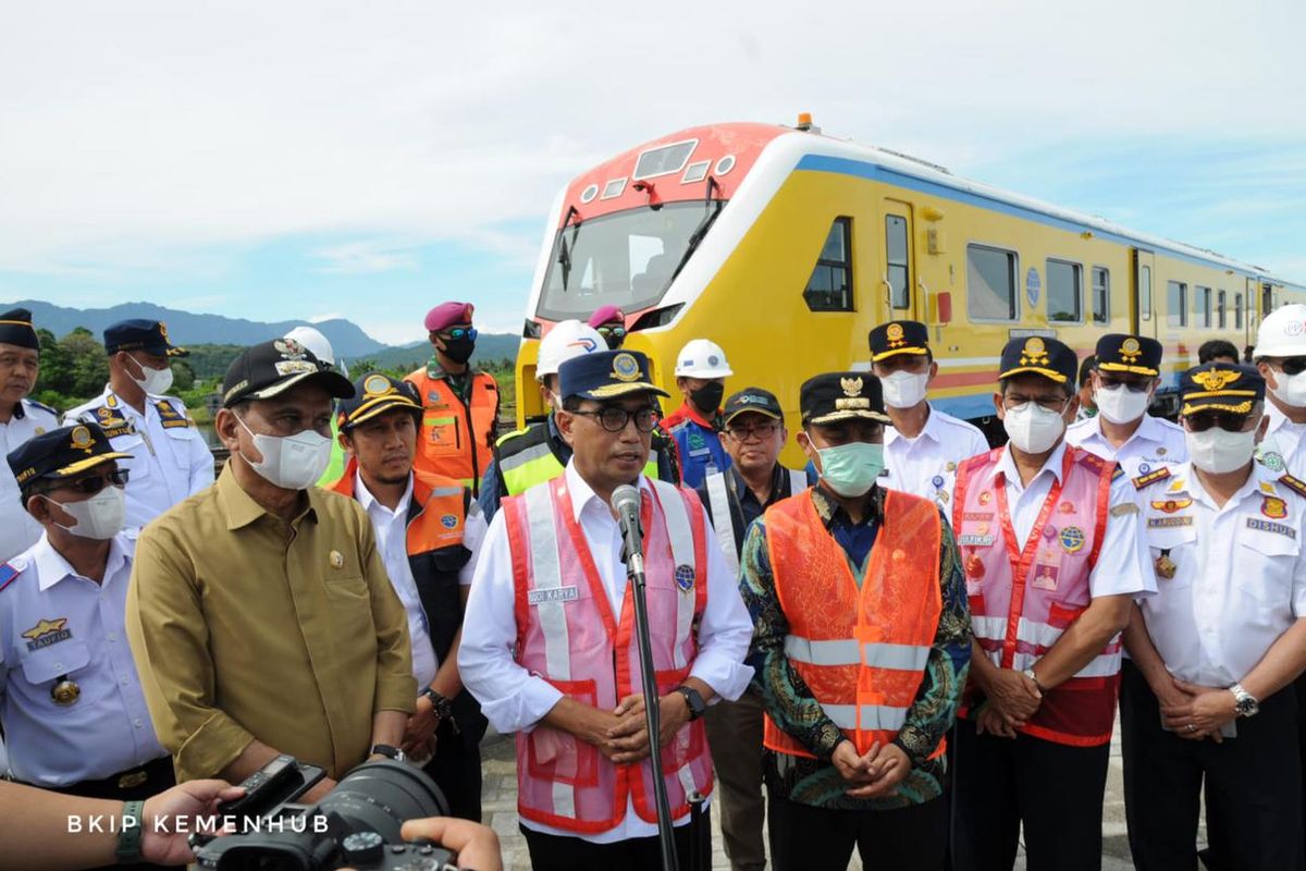 Menteri Perhubungan Budi Karya Sumadi, pada Jumat (27/5) dan Sabtu (28/5) melakukan kunjungan kerja ke Makassar, Sulawesi Selatan, untuk mengecek progres proyek KA Makassar – Parepare yang merupakan salah satu dari Proyek Strategis Nasional (PSN).