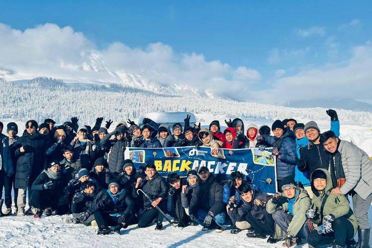 Sekolah Menengah Kejuran (SMK) Islamic Development Network (IDN) Boarding School, Sentul, Bogor, Jawa Barat, melakukan perjalanan atau backpacker ke negara Timur Tengah untuk menimba dan membagikan ilmu di negara arab