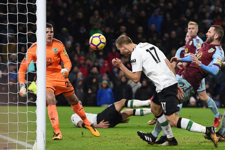 Gol Ragnar Klavan menjadi penentu kemenangan LIverpool atas Burnley pada pertandingan Premier League di Turf Moor, Senin (1/1/2018).