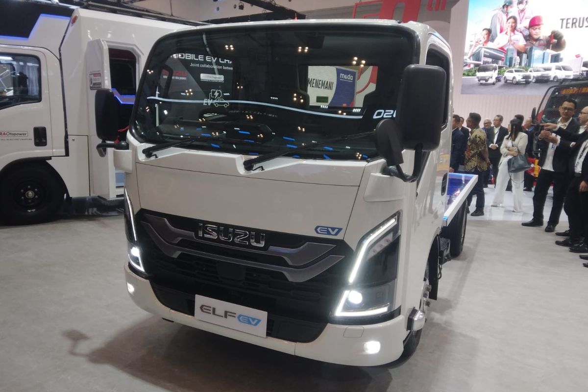 Isuzu menampilkan Isuzu Elf EV di GIIAS 2024