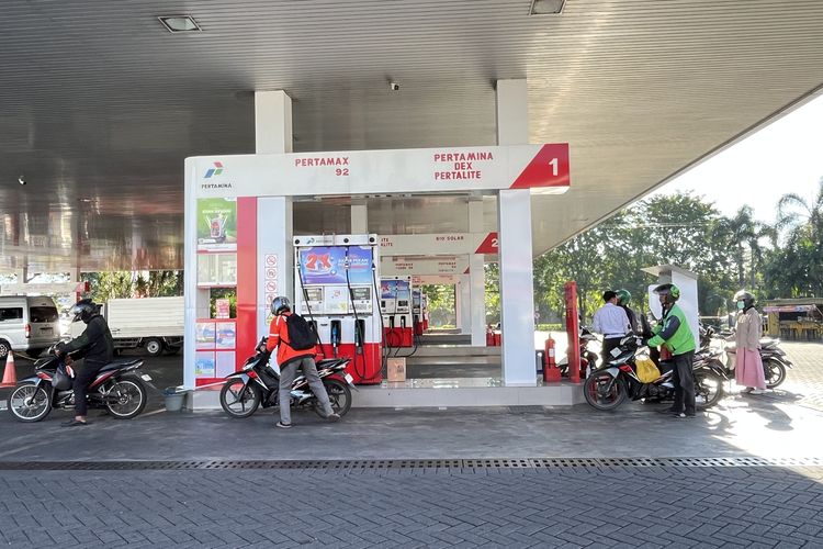 Harga Pertamax Naik, Driver Ojol di Surabaya Mengaku Terbebani 