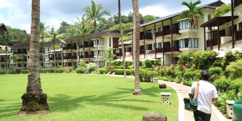 Resort di Club Med Bintan, berada di pinggir Pantai Lagoi, Bintan.