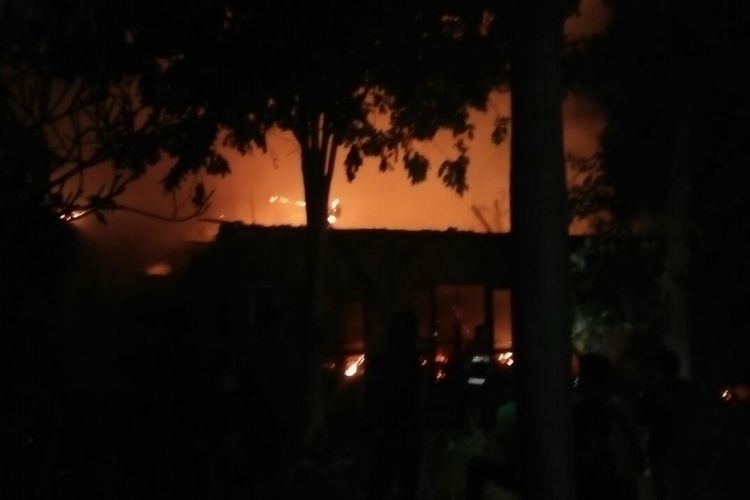 Villa milik mertua artis Nana Mirdad di Bali ludes terbakar. Tidak ada kebakaran dalam peristiwa tersebut, namun kerugian ditaksir mencapai miliaran rupiah.
