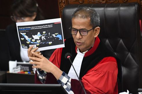 Momen Hakim MK Tegur Kuasa Hukum Caleg yang Mendebatnya