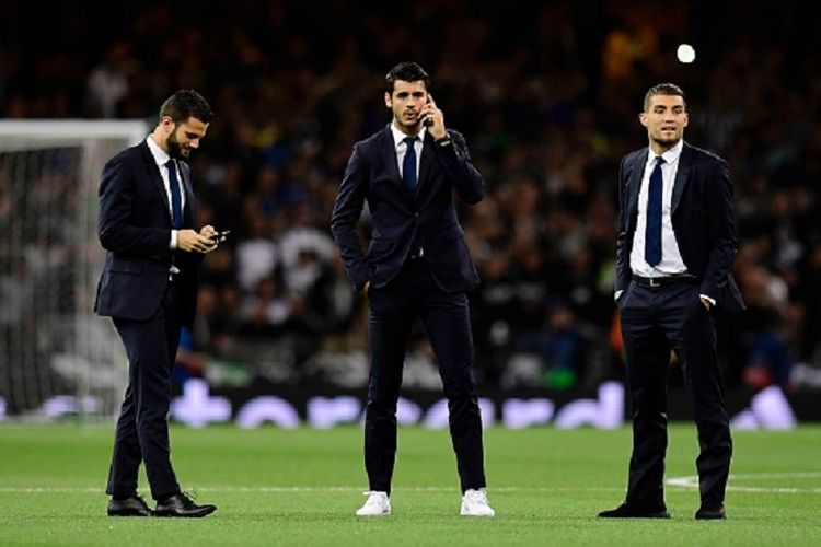 Tiga pemain cadangan Real Madrid, Nacho, Alvaro Morata, dan Mateo Kovacic, tampak hadir di lapangan Stadion Milleniium jelang laga final Liga Champions kontra Juventus, Sabtu (3/6/2017). 