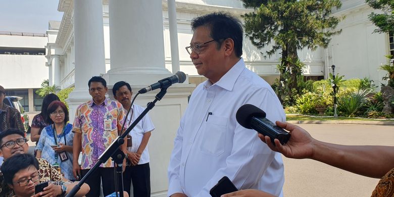Ketua Umum Partai Golkar Airlangga Hartarto ikut hadir di Istana, Senin (21/10/2019). 