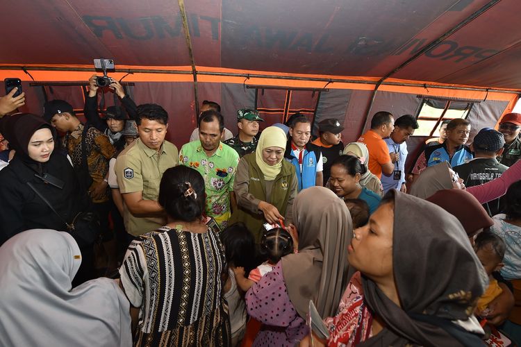 Tinjau Banjir Rejoso Pasuruan, Khofifah Sebut 10 Pompa Air Tak Maksimal karena Sungai Meluap