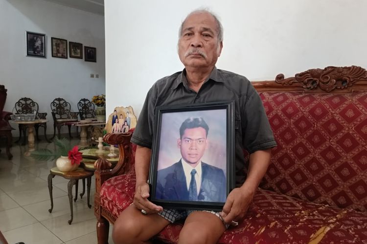 Paian Siahaan, ayah dari Ucok Munandar Siahaan yang dihilangkan secara paksa pada kerusuhan Mei 1998, ketika ditemui oleh Kompas.com di kediamannya di Beji, Depok, Senin (22/5/2023).