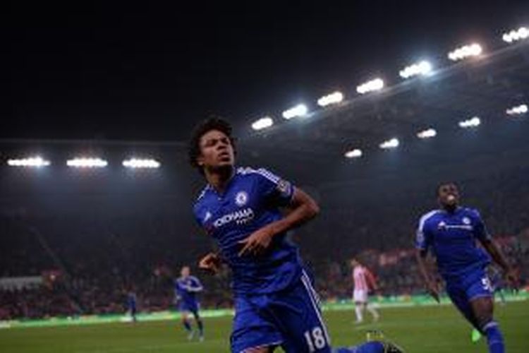Penyerang Chelsea, Loic Remy, tengah diminati oleh Aston Villa.