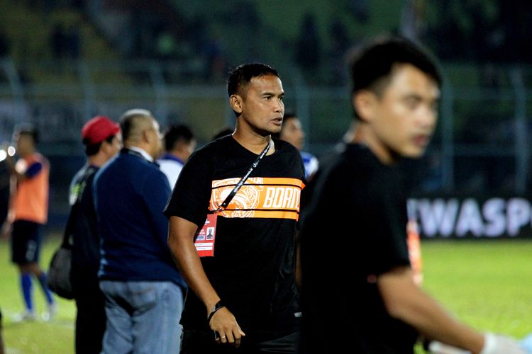 Charis Yulianto sepanjang Liga 1 sebagai asisten Mario Gomez yang melatih Borneo FC.