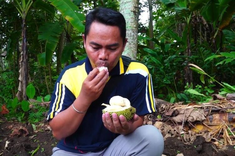 Durian berukuran kecil asal Desa Wonokerto, Kecamatan Gucialit, Kabupaten Lumajang, Jawa Timur