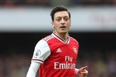 Mesut Oezil Dikritik, Bernd Leno Pasang Badan