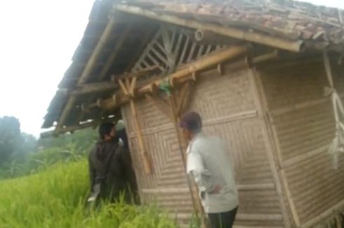 Sejoli Mesum di Gubuk Tengah Sawah Digerebek Warga, Ternyata Masih SMP, Sudah Setengah Bugil dan Bawa Kondom