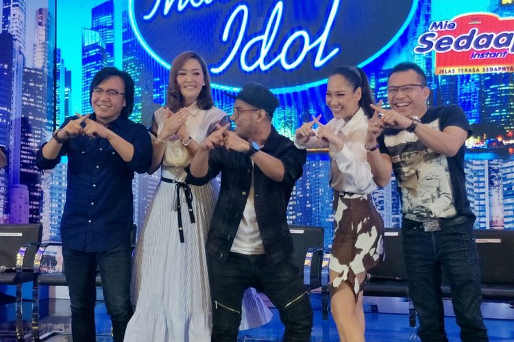 Deretan juri di Indonesian Idol X yakni, Ari Lasso, Maia Estianty, Judika, Bunga Citra Lestari dan Anang Hermansyah dalam jumpa pers di MNC Studios, Kebon Jeruk, Jakarta Barat, Senin (16/9/2019).