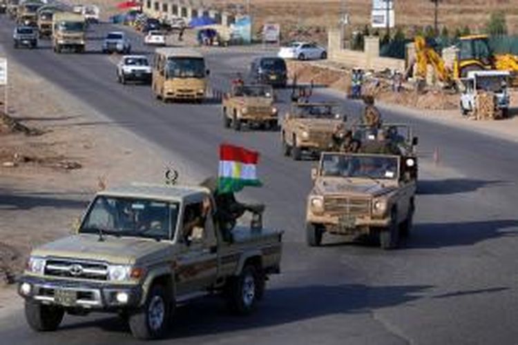 Puluhan kendaraan yang mengangkut pasukan Peshmerga meninggalkan kota Irbil, Irak menuju Turki untuk membantu etnis Kurdi Suriah yang mempertahankan kota Kobani dari serbuan ISIS.