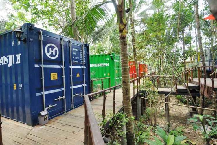 Hotel kontainer HAU Eco Lodges Citumang di Pangandaran, Jawa Barat.