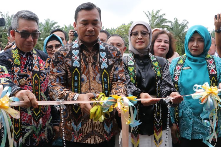 Menteri Kependudukan dan Pembangunan Keluarga (Mendukbangga)/Kepala BKKBN Wihaji dalam peluncuran program Taman Asuh Sayang Anak (Tamasya) di Tempat Penitipan Anak (TPA) Tunas Harapan milik PT Dharma Satya Nusantara Tbk (DSN), Kabupaten Kutai Timur, Kalimantan Timur (Kaltim), Selasa (27/5/2025).&nbsp;